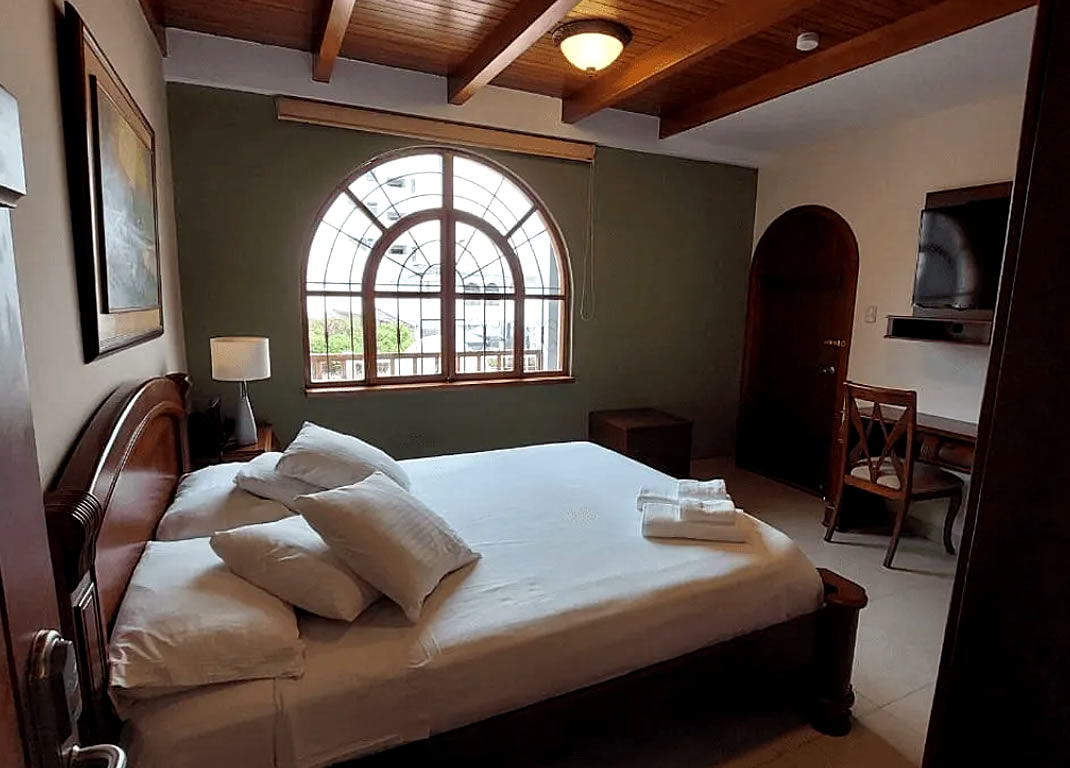 Queen Room with Sea view Balcony And Jacuzzi